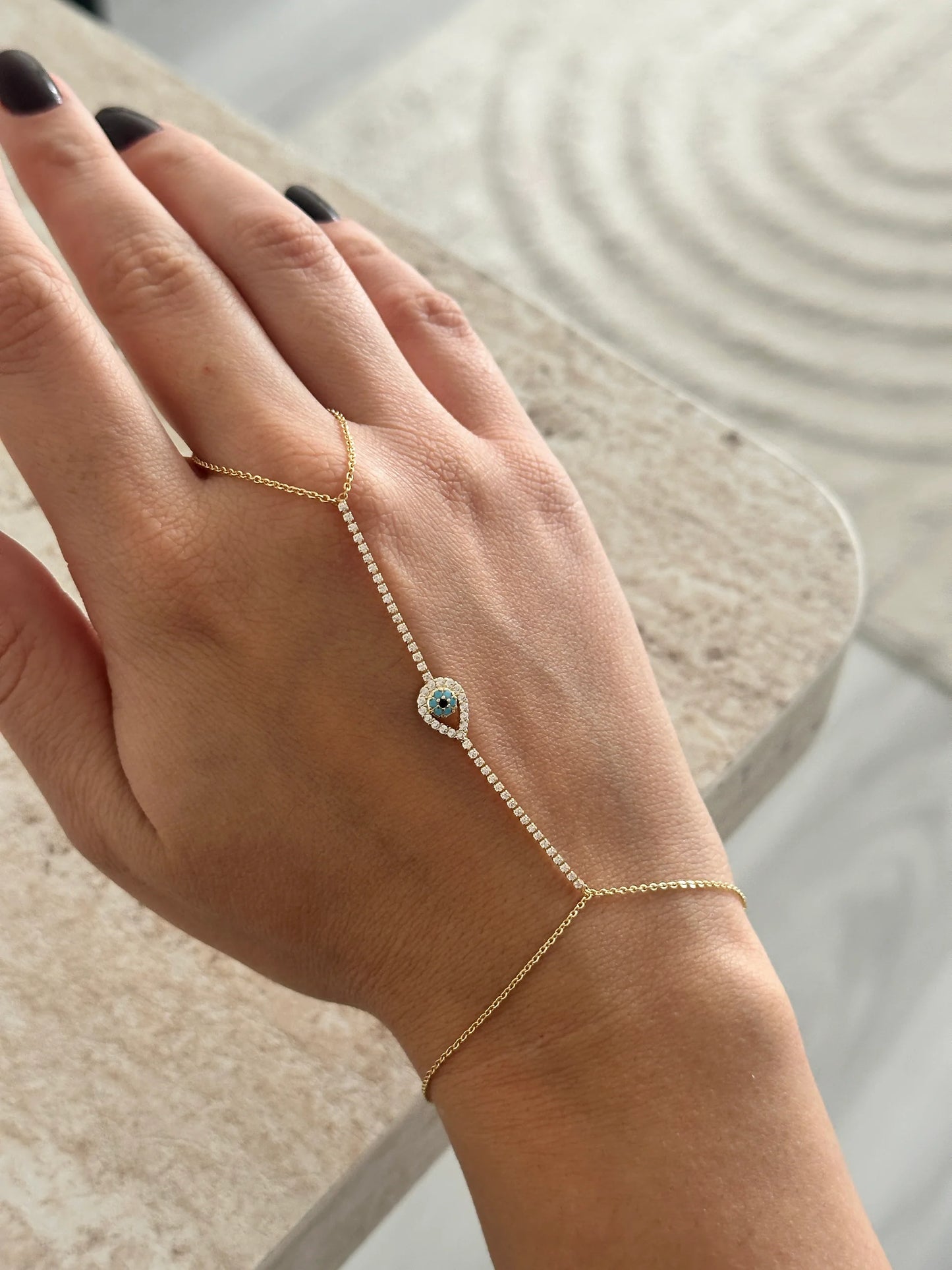 Göz Damla Su Yolu Kadın Şahmeran