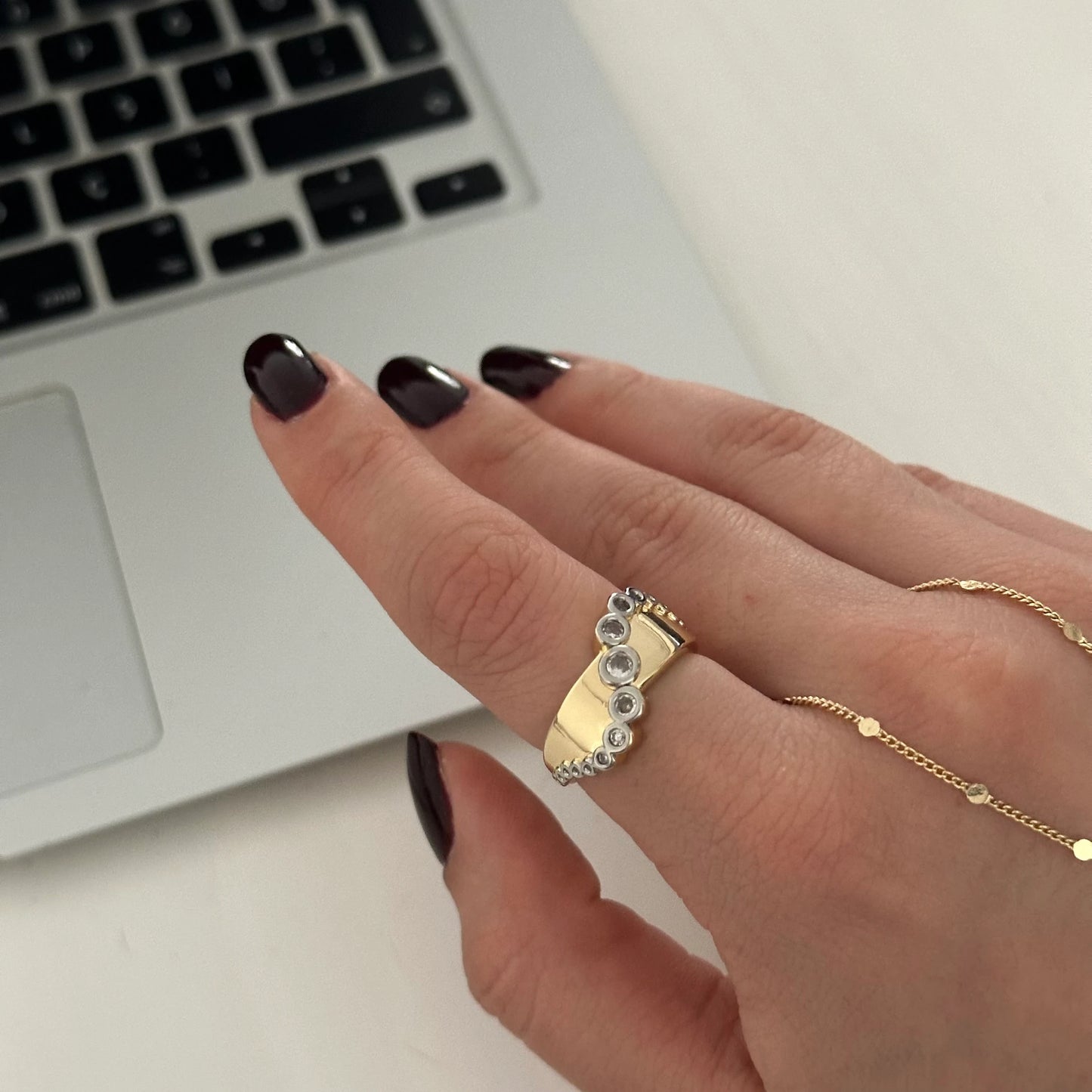 Sıralı Taş Altın Kaplama Kadın Yüzük