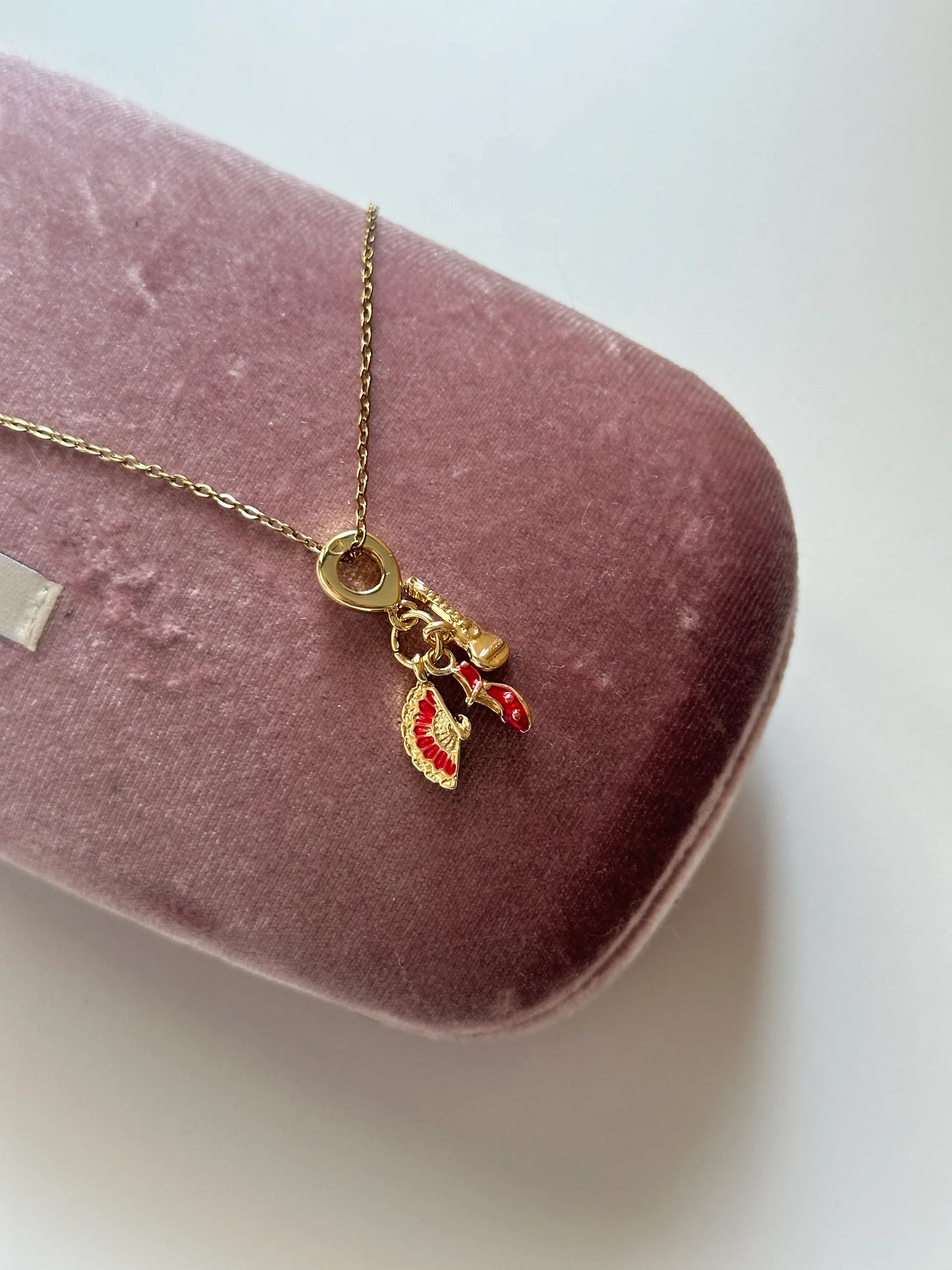 Manifest Kolye (Dans)