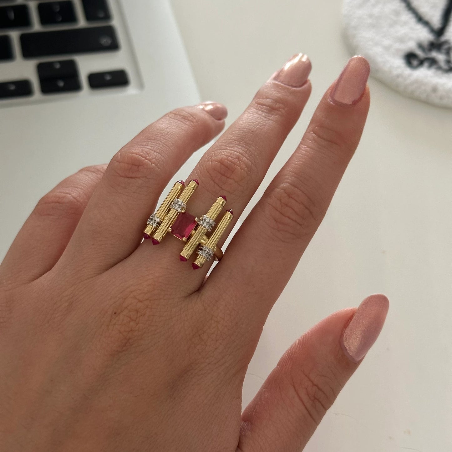 Pembe Taş Antik Yüzük