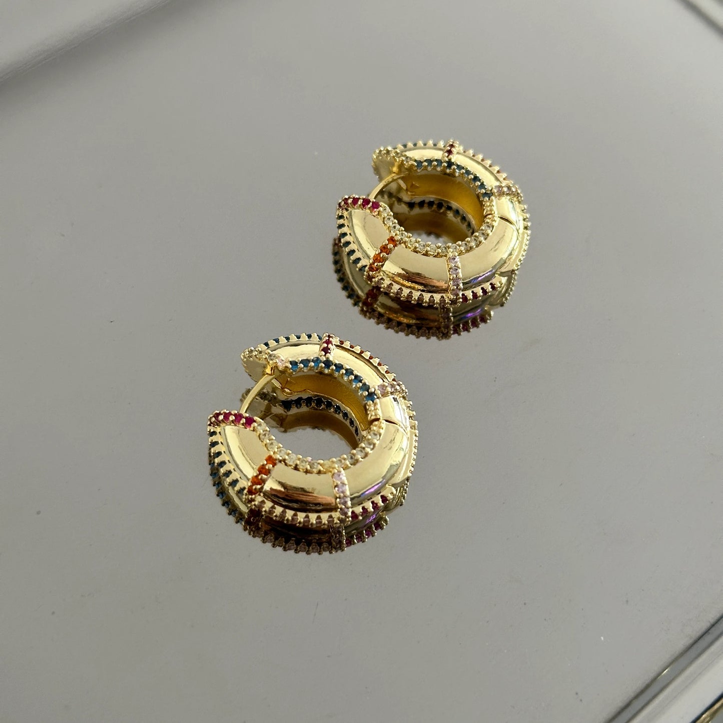 Renkli Taş Tombul Halka Kadın Küpe