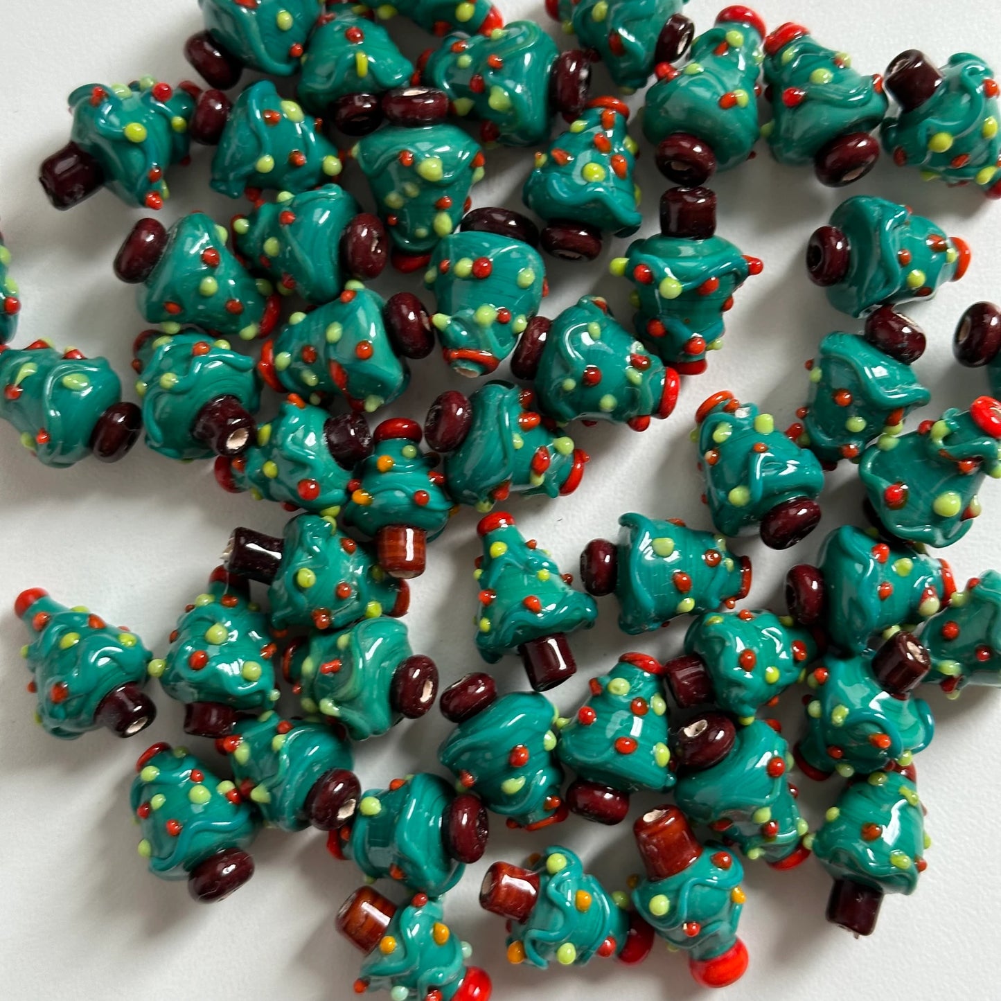 Yılbaşı Ağacı Murano Cam Boncuk Kişiye Özel Harf Kadın Şans Bilekliği