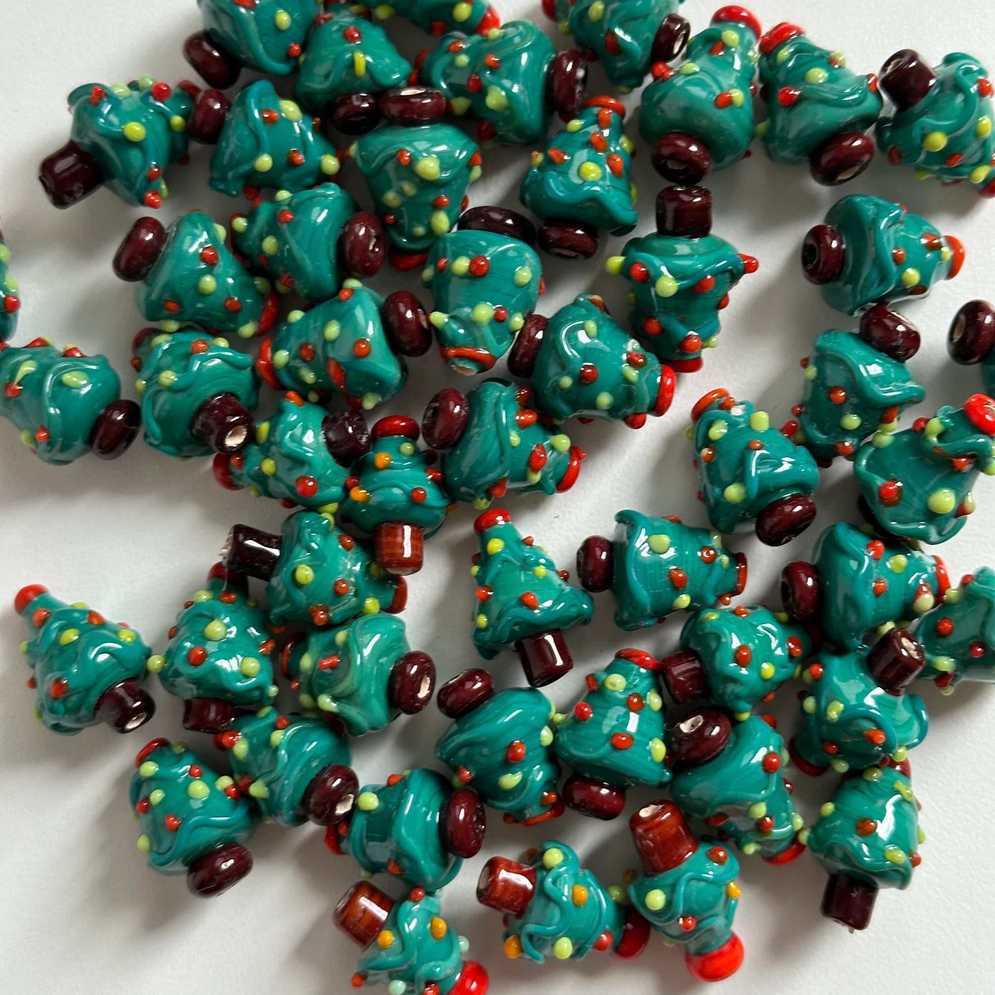 Yılbaşı Ağacı Murano Cam Boncuk Kişiye Özel Harf Kadın Şans Bilekliği