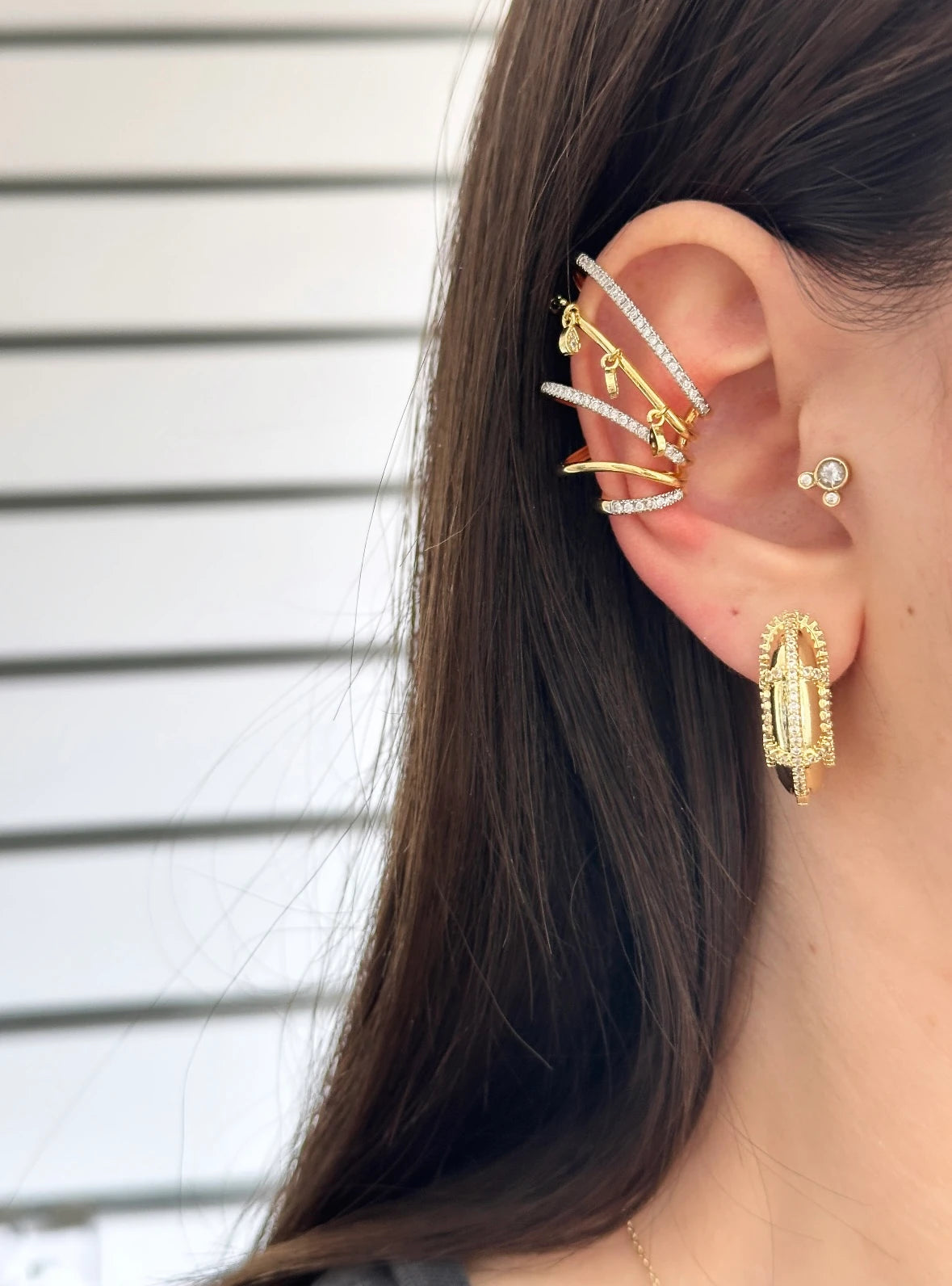 Beyaz Taş Tombul Halka Kadın Küpe