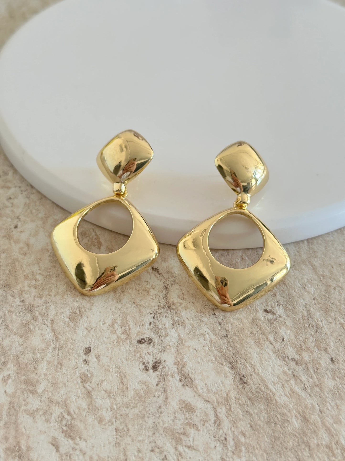 Gold Üçgen Parçalı Kadın Küpe