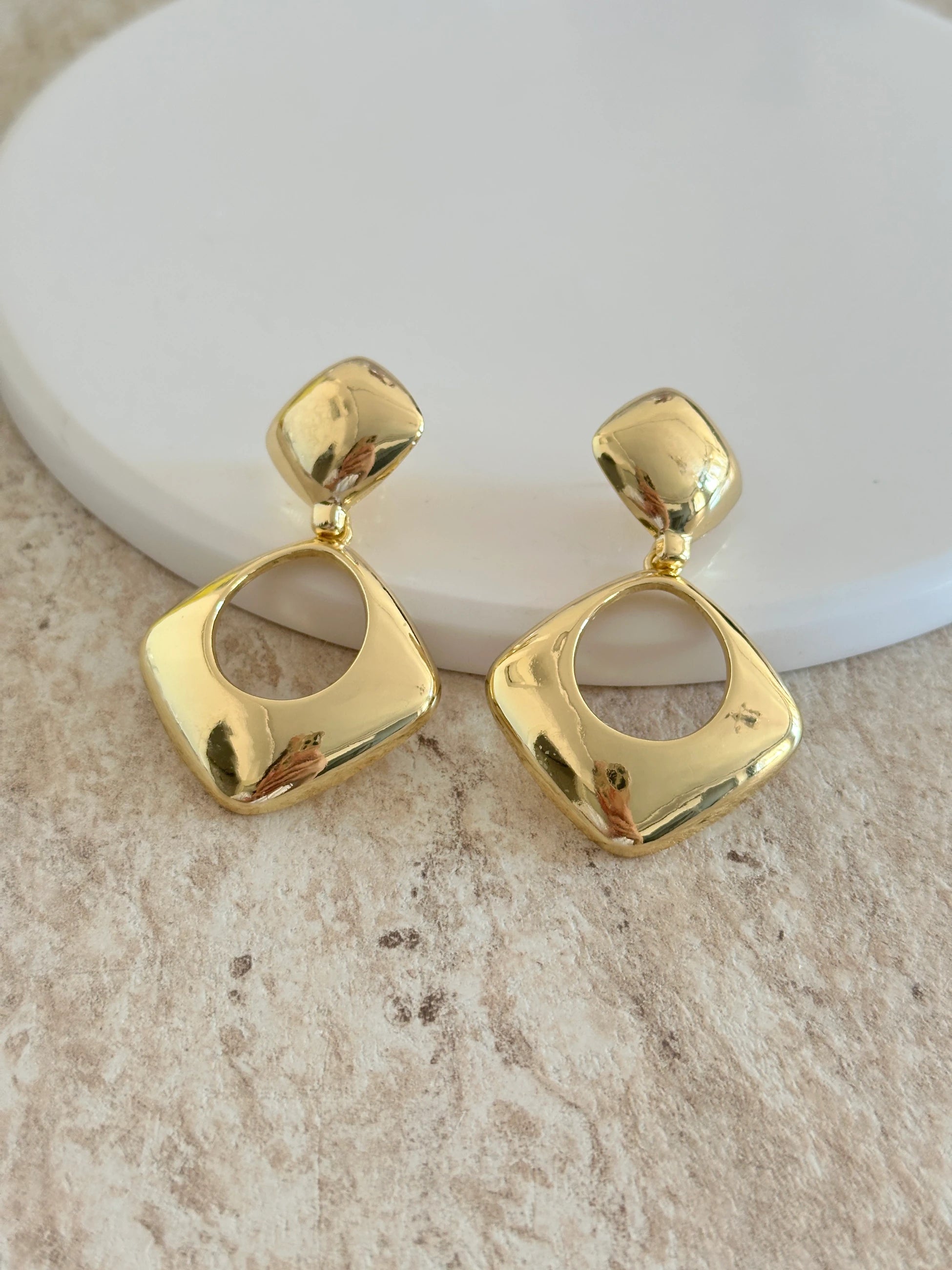 Gold Üçgen Parçalı Kadın Küpe