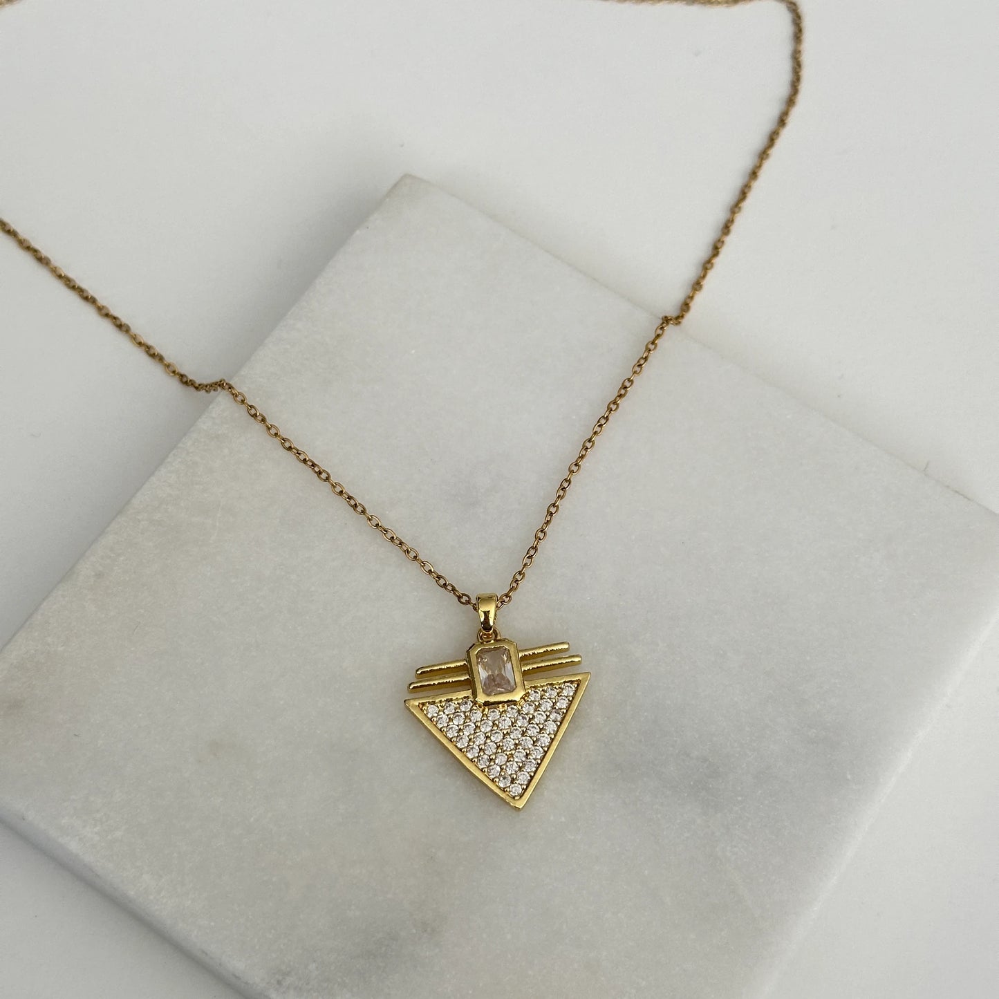 Üçgen Zirkon Taş Çelik Kadın Kolye