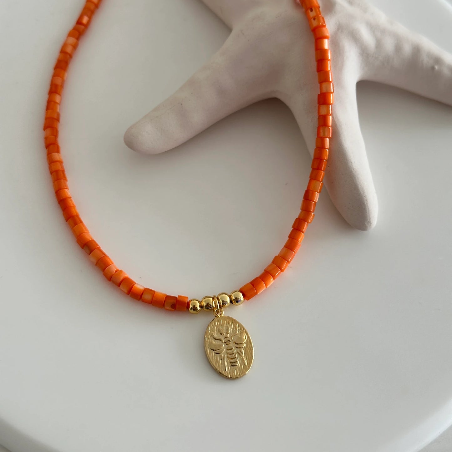 Arı Uçlu Sedef Boncuk Kadın Kolye