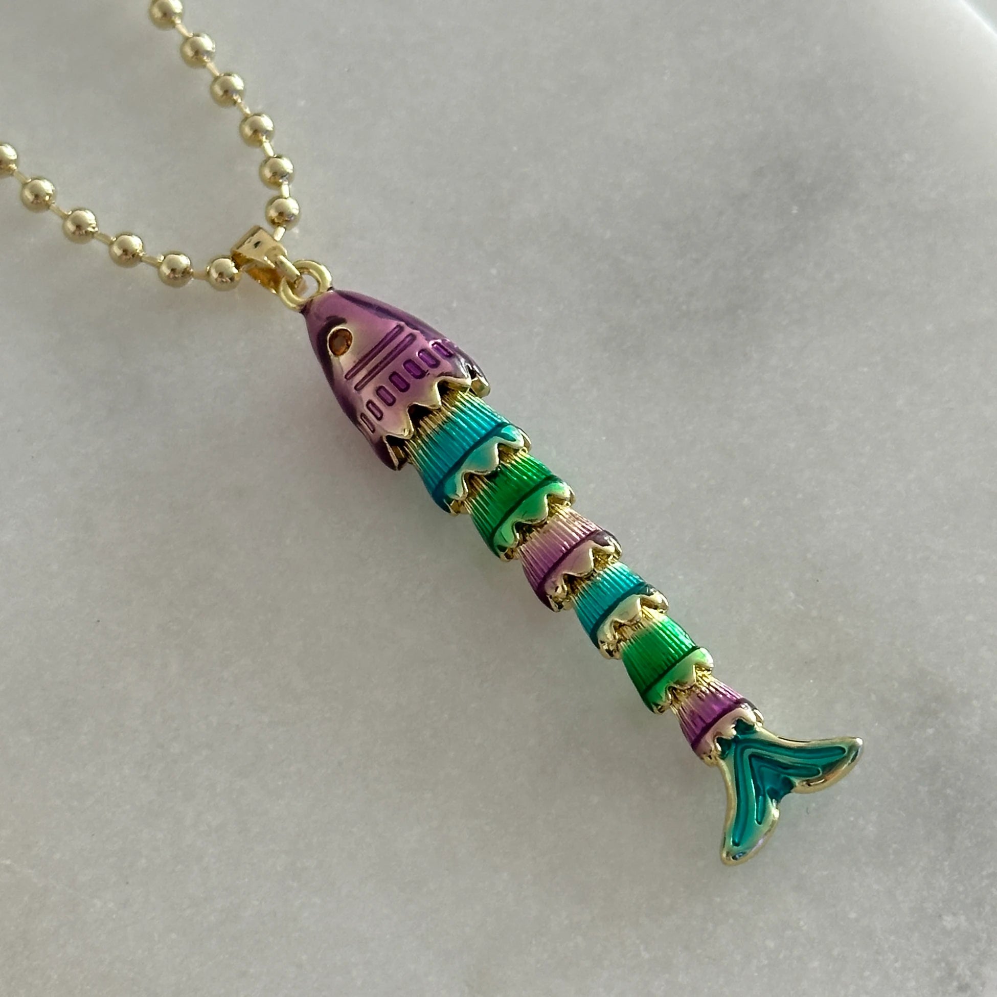 Morlu Turkuaz Hareketli Balık Kadın Kolye