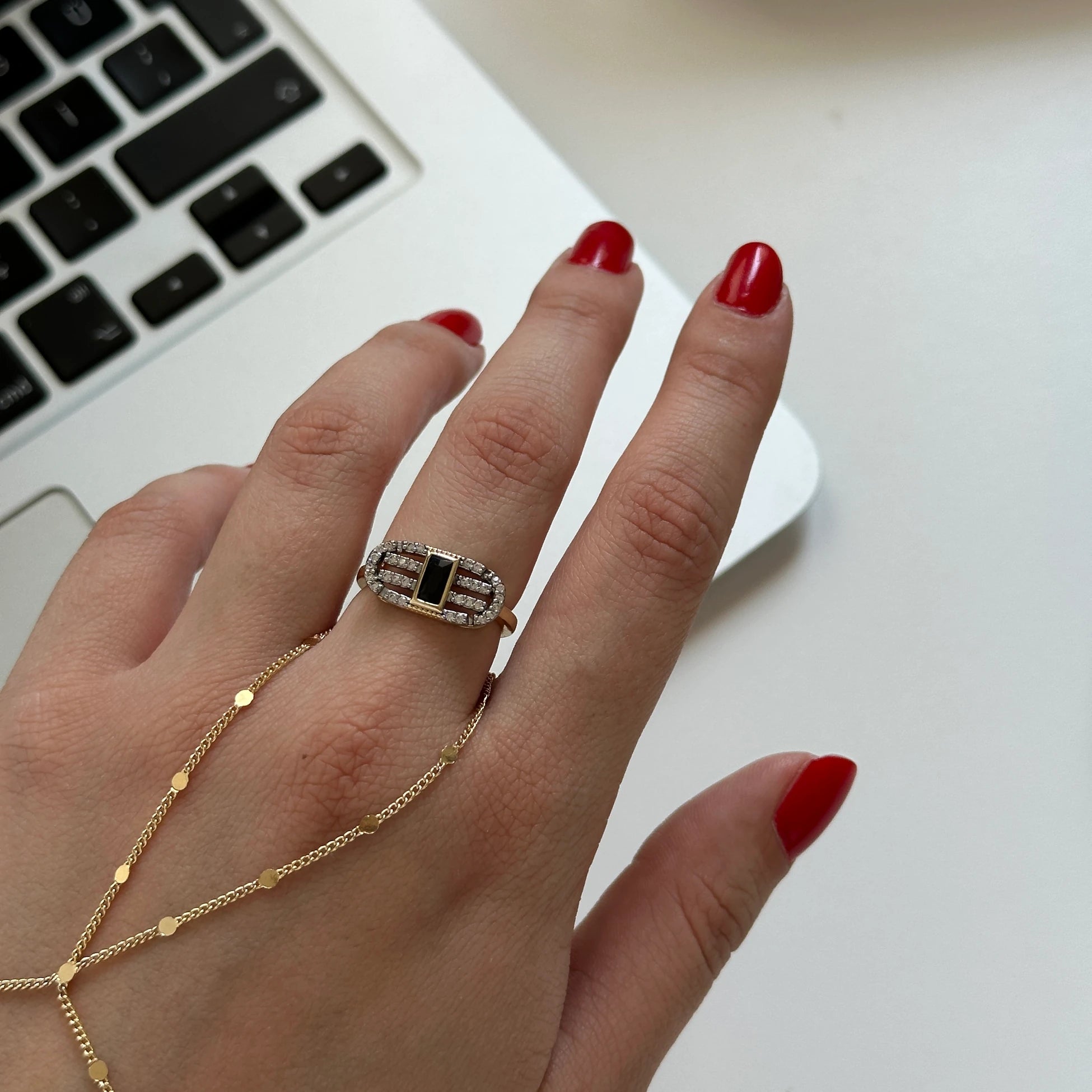 Siyah Taş Kadın Yüzük