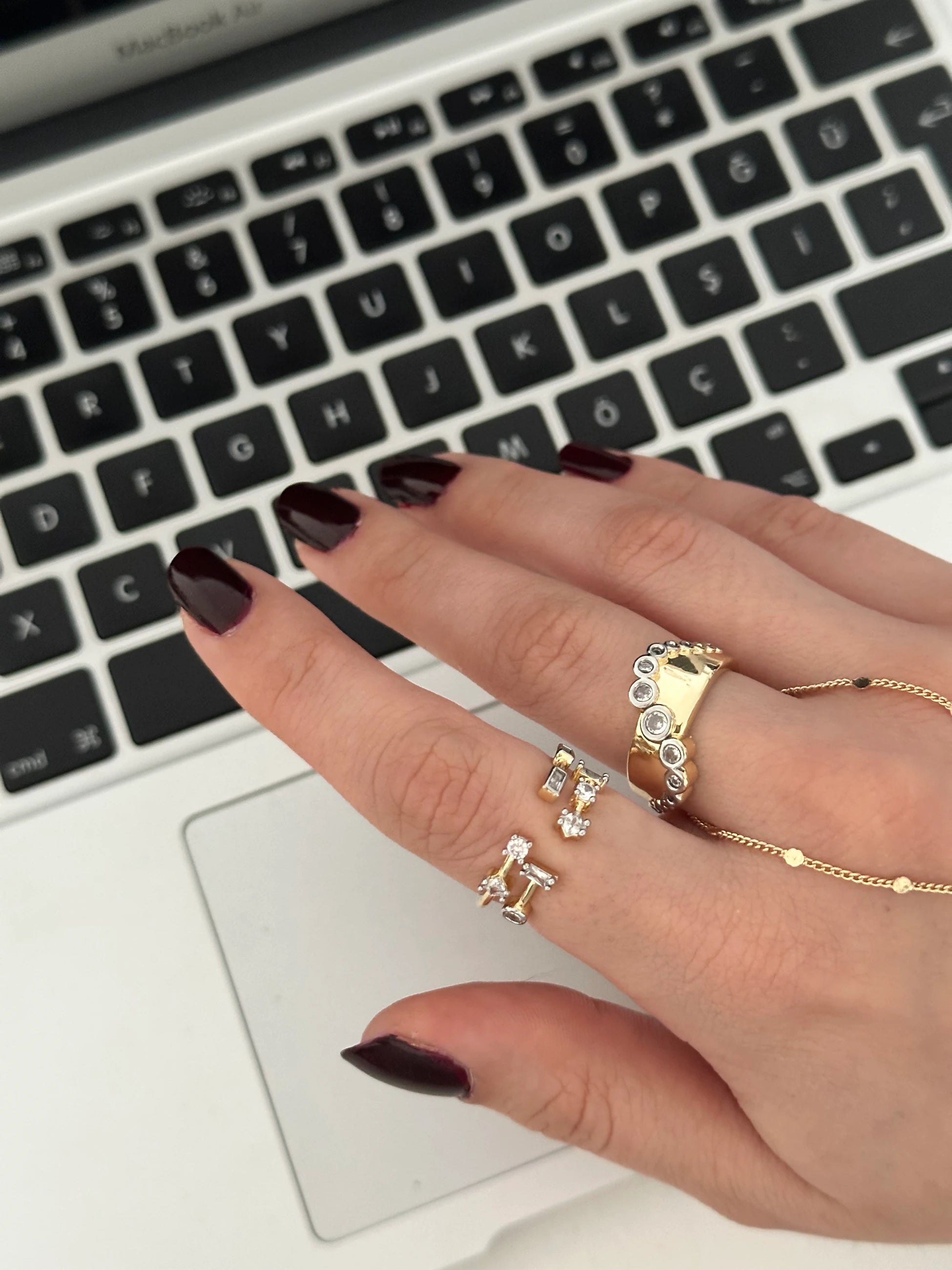 Sıralı Taş Altın Kaplama Kadın Yüzük