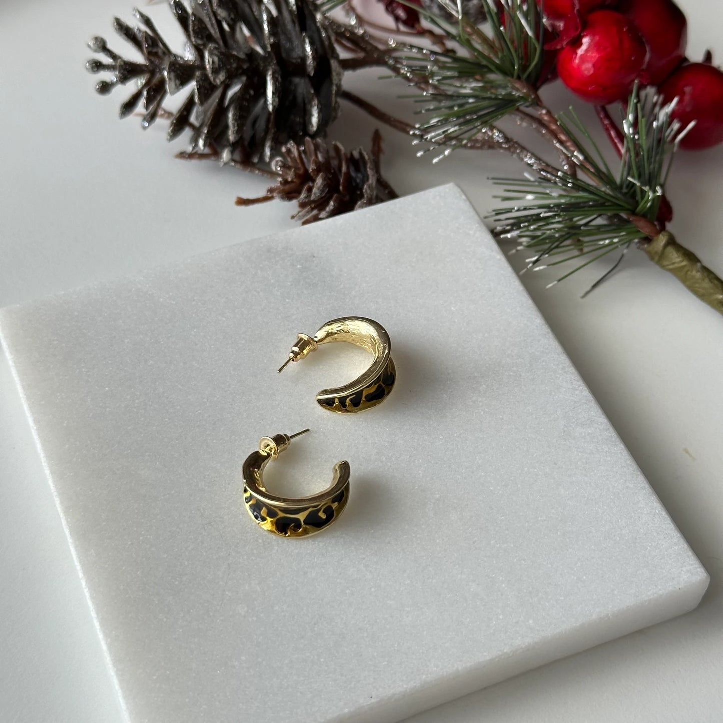 Mini Yarım Ay Leopar Küpe