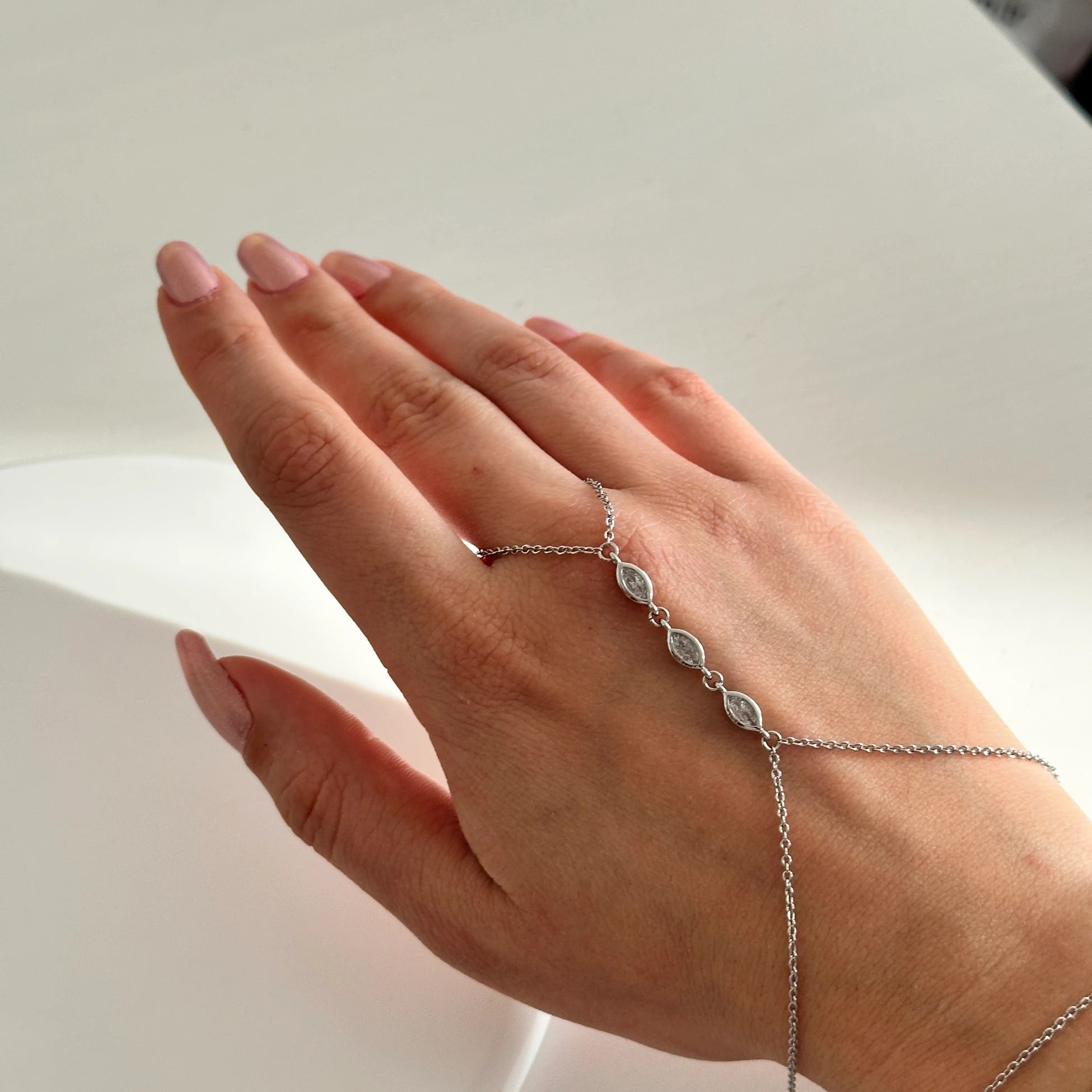 Badem Taş Kadın Şahmeran