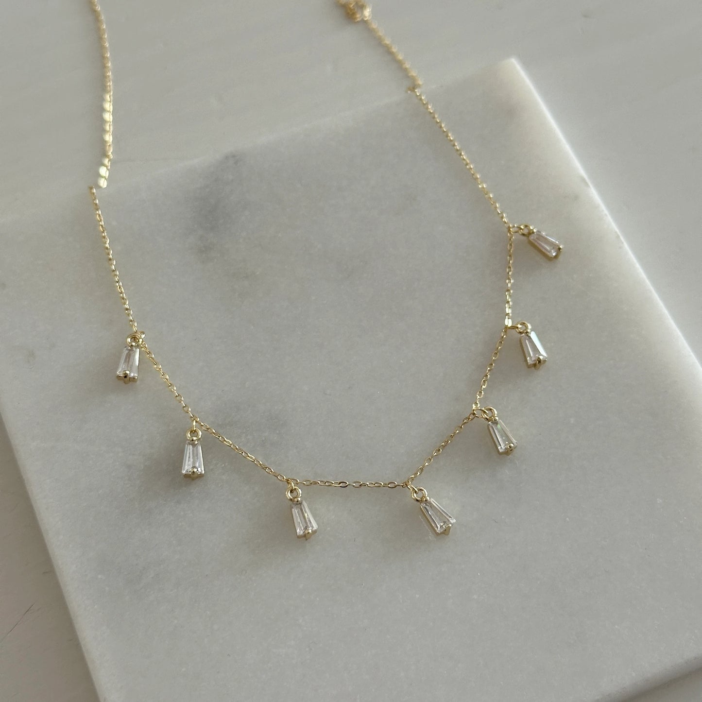 Sarkıntılı Beyaz Taş Kuyumcu İşçiliği Kadın Kolye