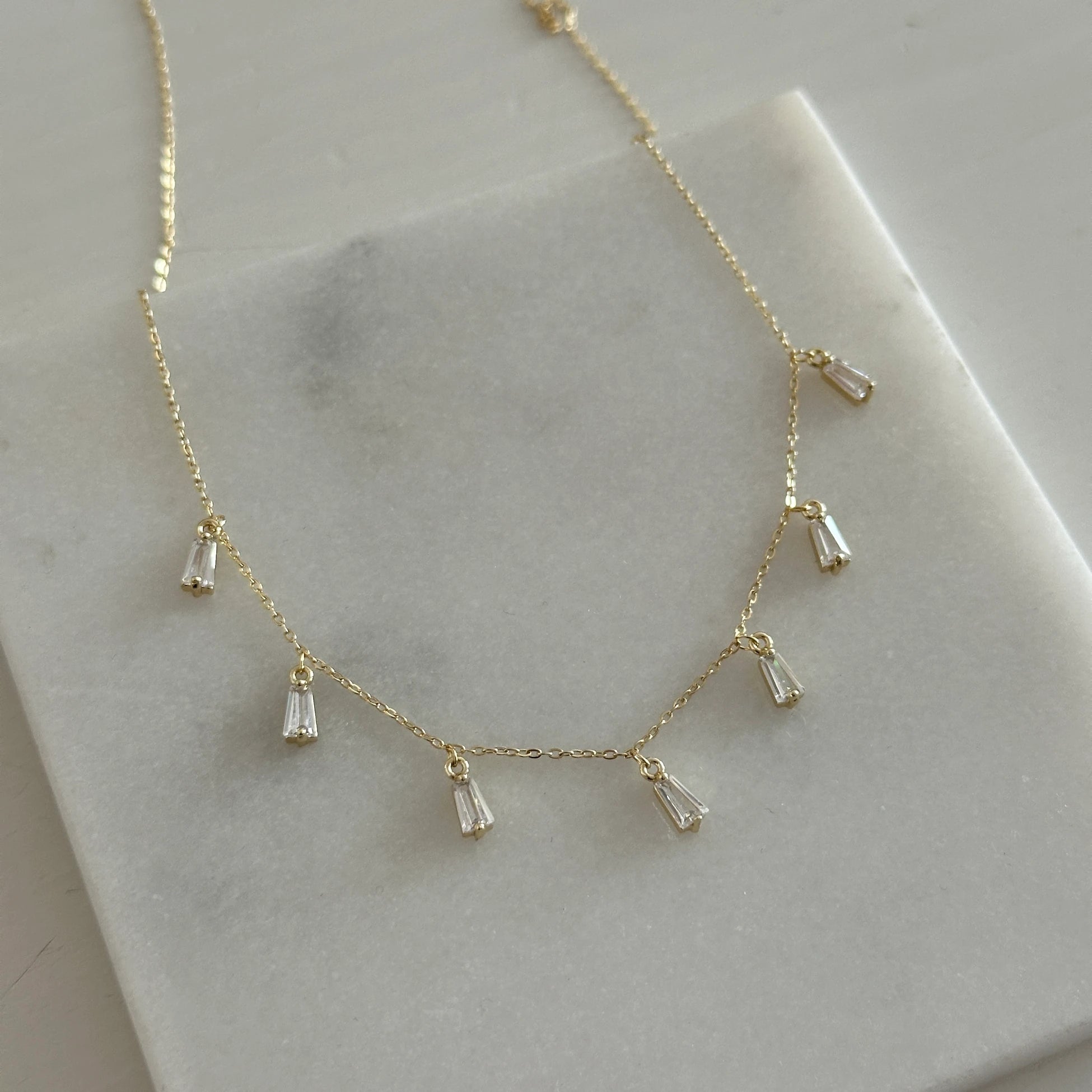 Sarkıntılı Beyaz Taş Kuyumcu İşçiliği Kadın Kolye