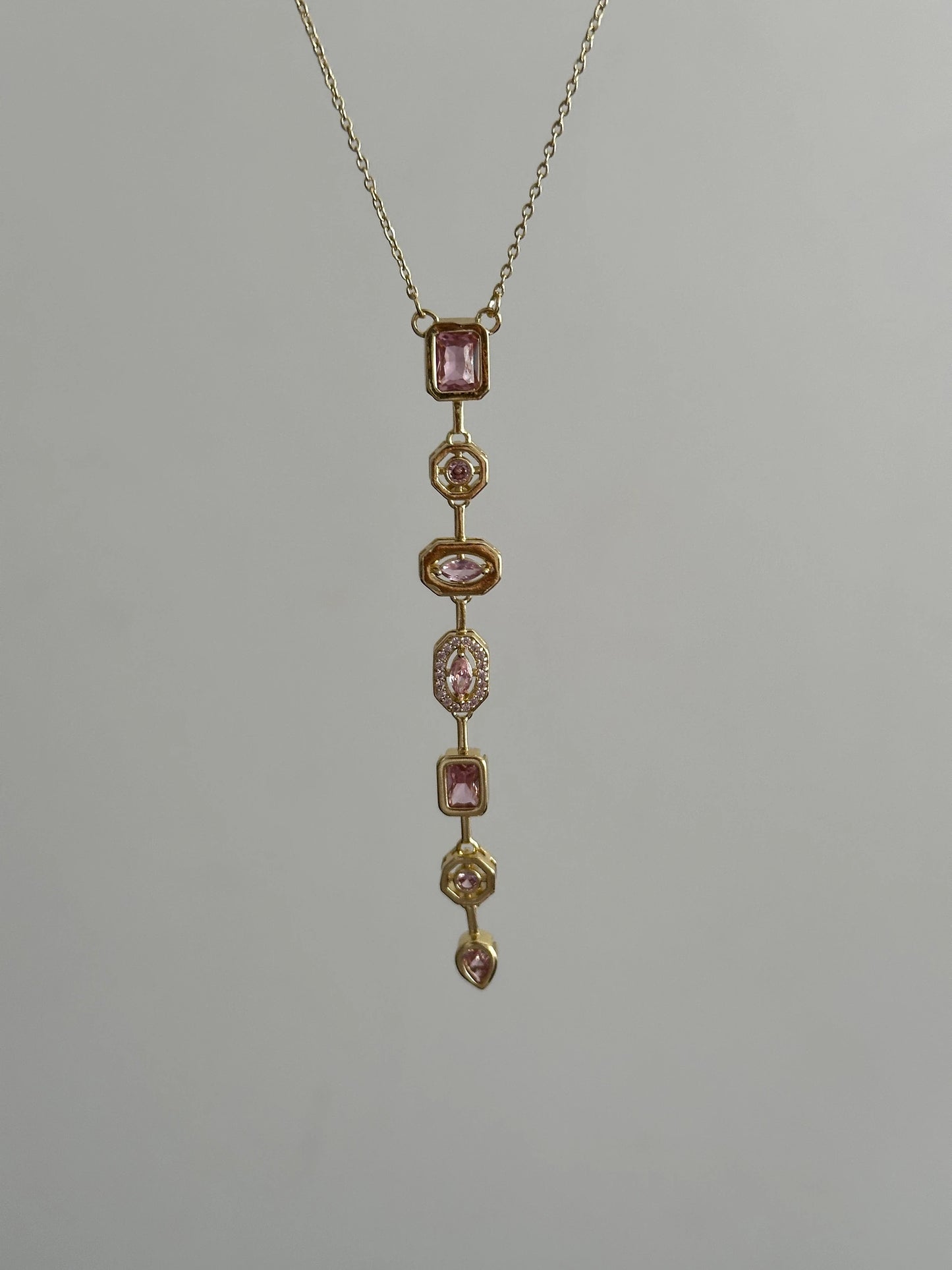 Renktaş Pembe Dekolte Kadın Kolye