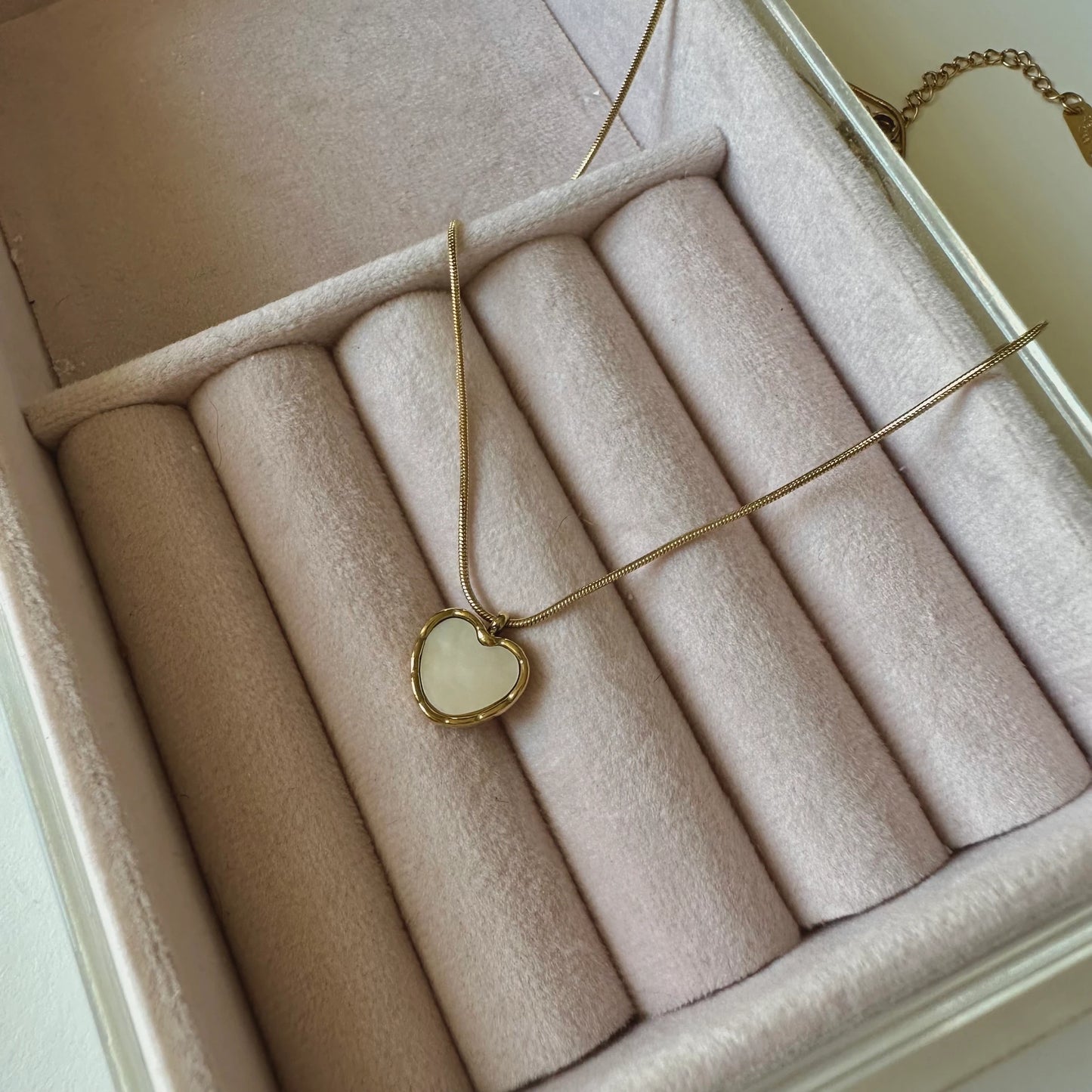 Kalp Sedefli Çelik Kolye