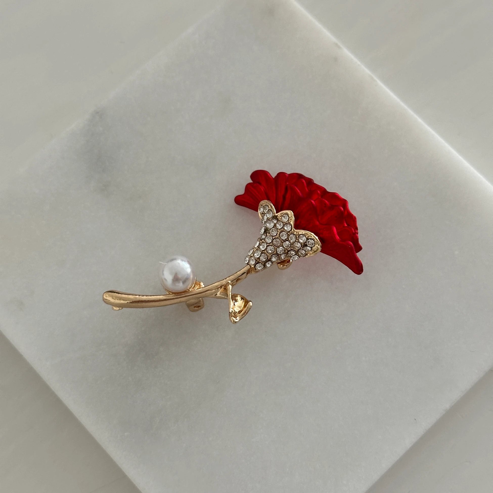 İncili Karanfil Kadın Broş