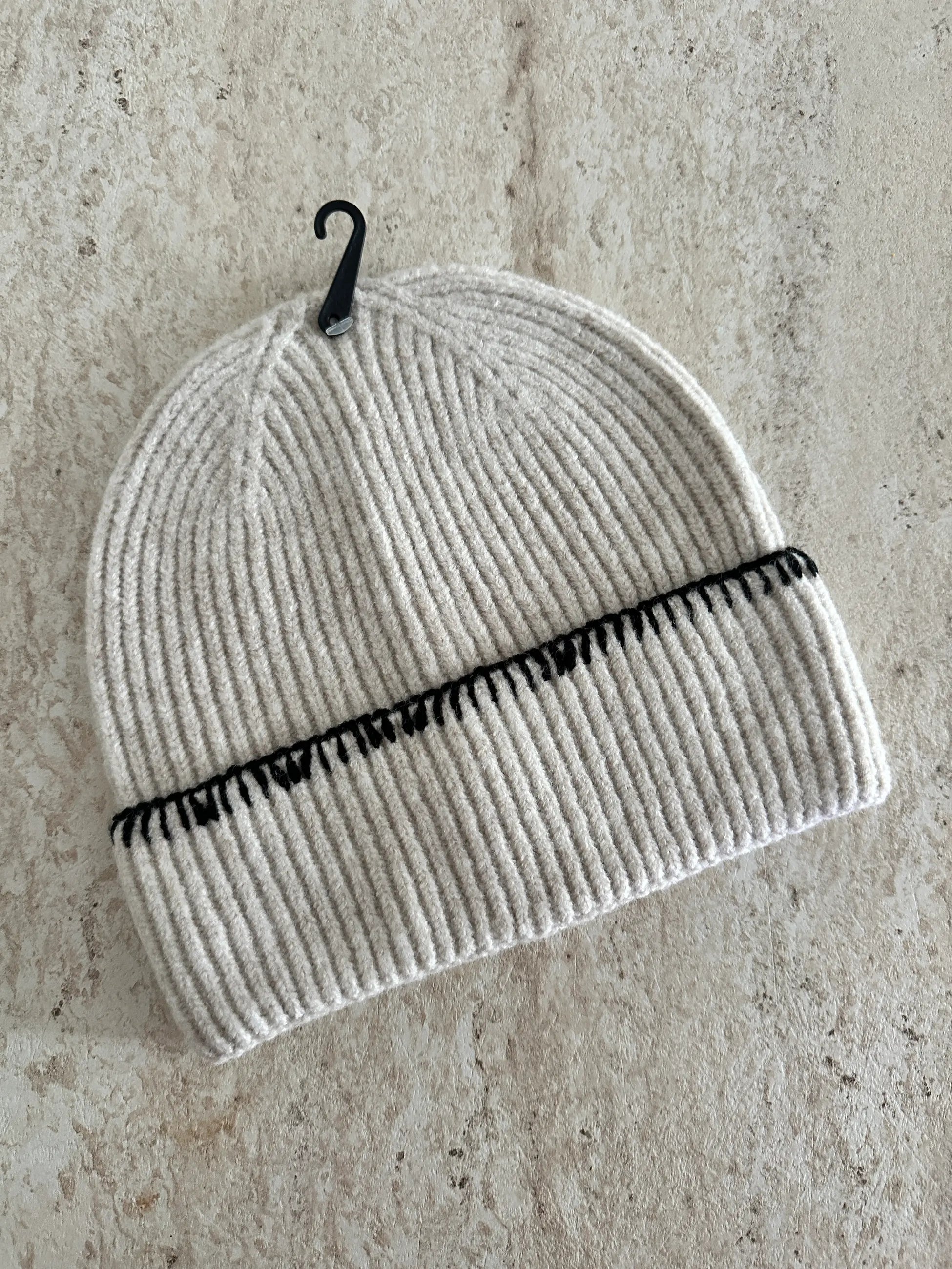 Kenar Sarma Dikişli Kadın Bere