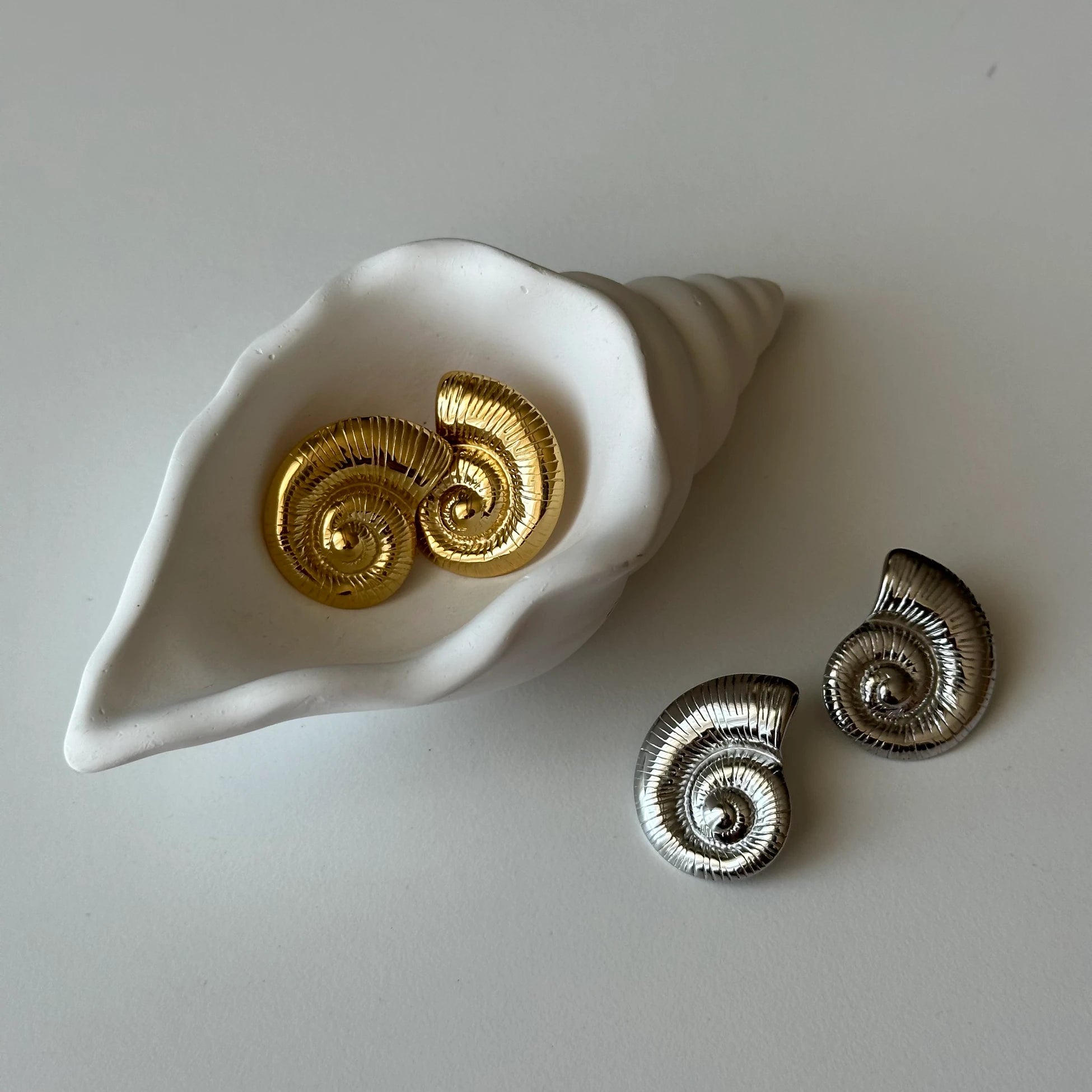 Gümüş renk Kabuk Çelik Küpe