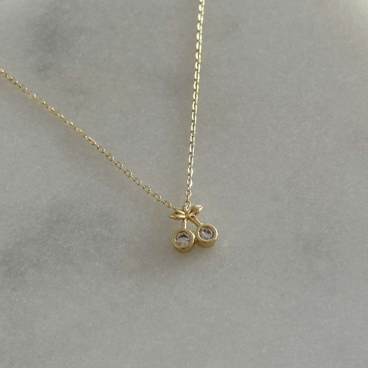 Minimal Kiraz Kuyumcu İşçiliği Kadın Kolye