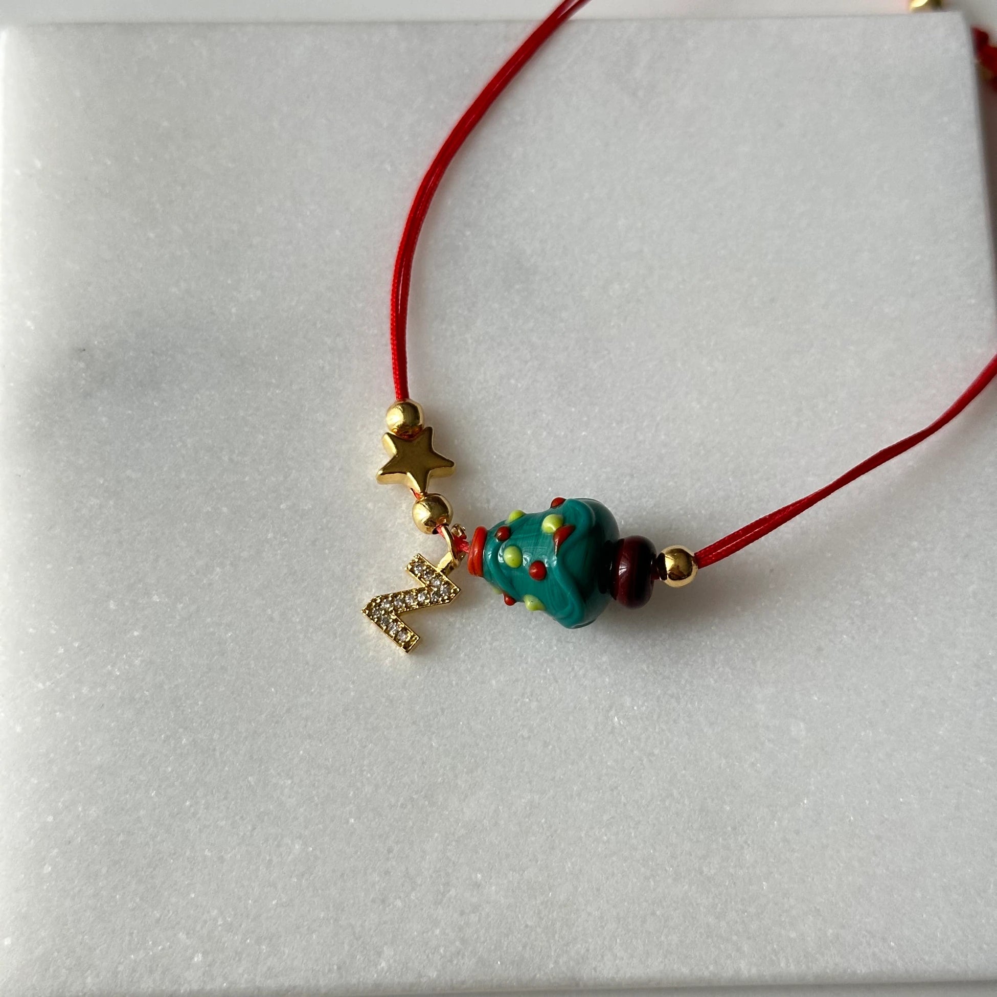 Yılbaşı Ağacı Murano Cam Boncuk Kişiye Özel Harf Kadın Şans Bilekliği