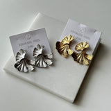 Sarkıntılı Yaprak Çelik Küpe