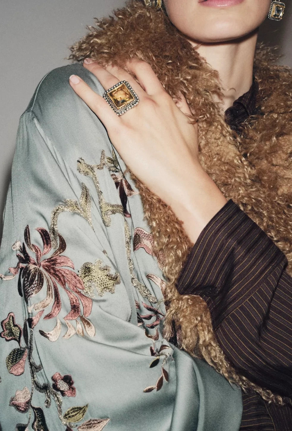 Büyük Kare Renkli Kadın Yüzük