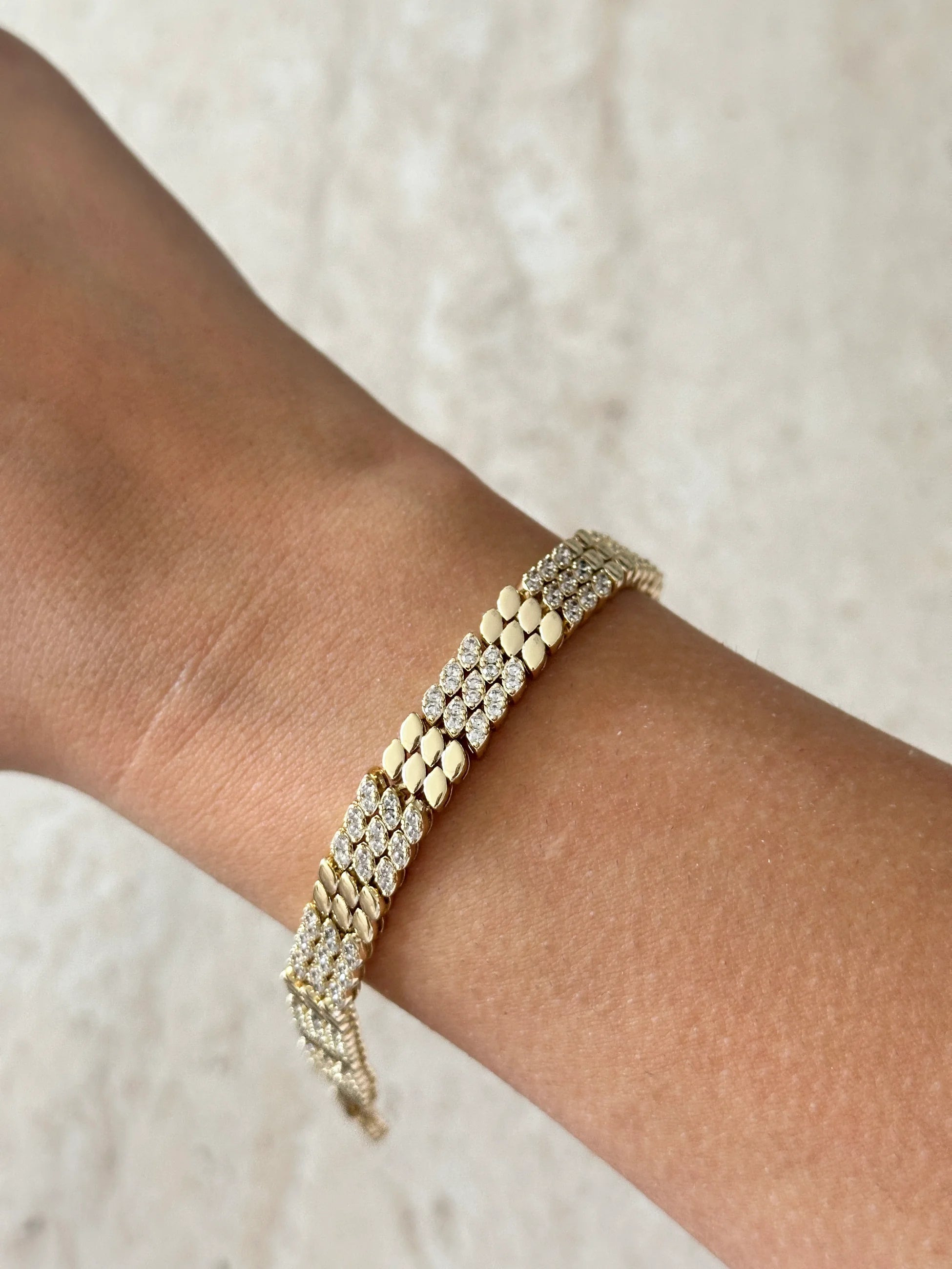 Tasarım Gold & Zirkon Parçalı Kadın Bileklik