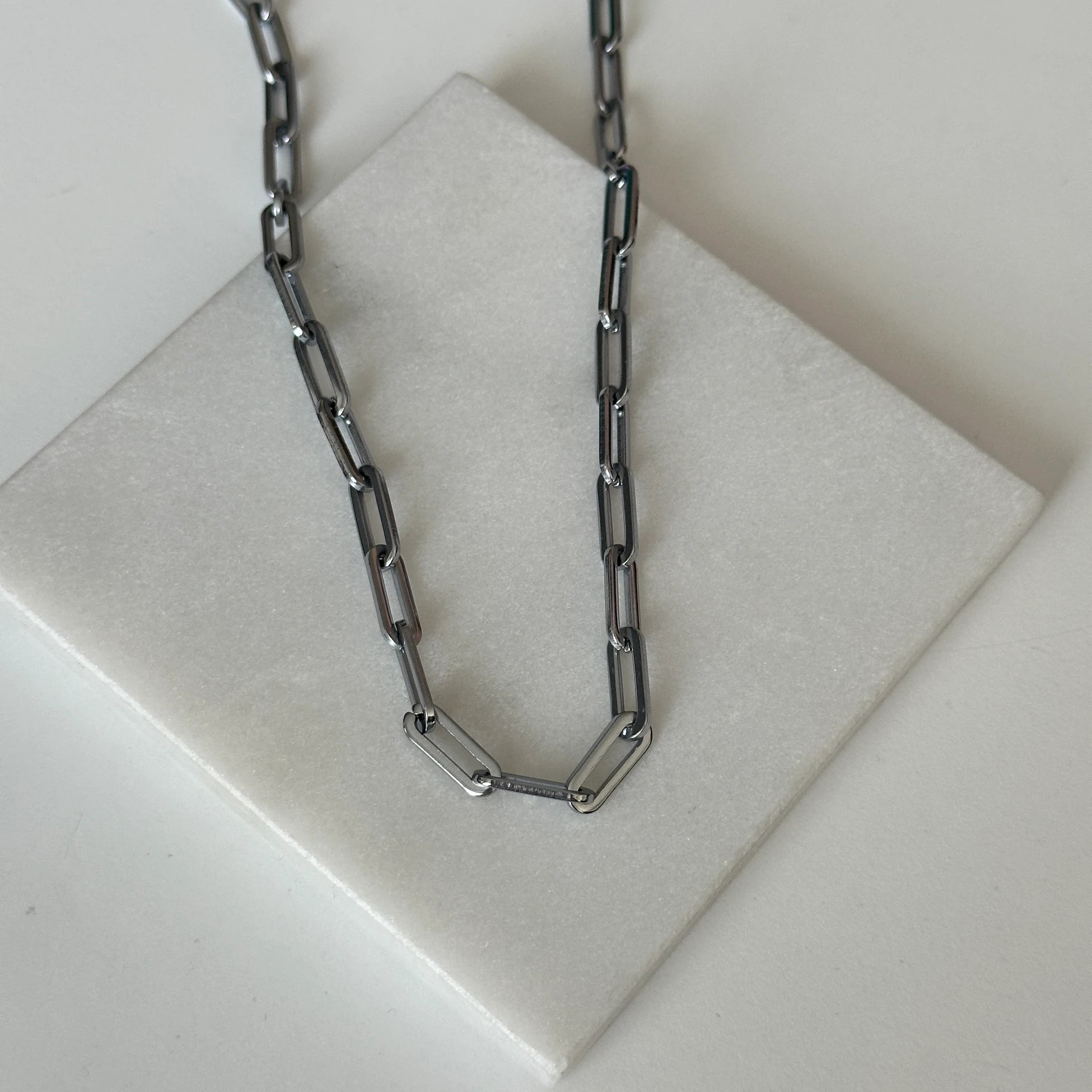 Kalın Ataç Zincir Gümüş Renk Çelik Kadın Kolye