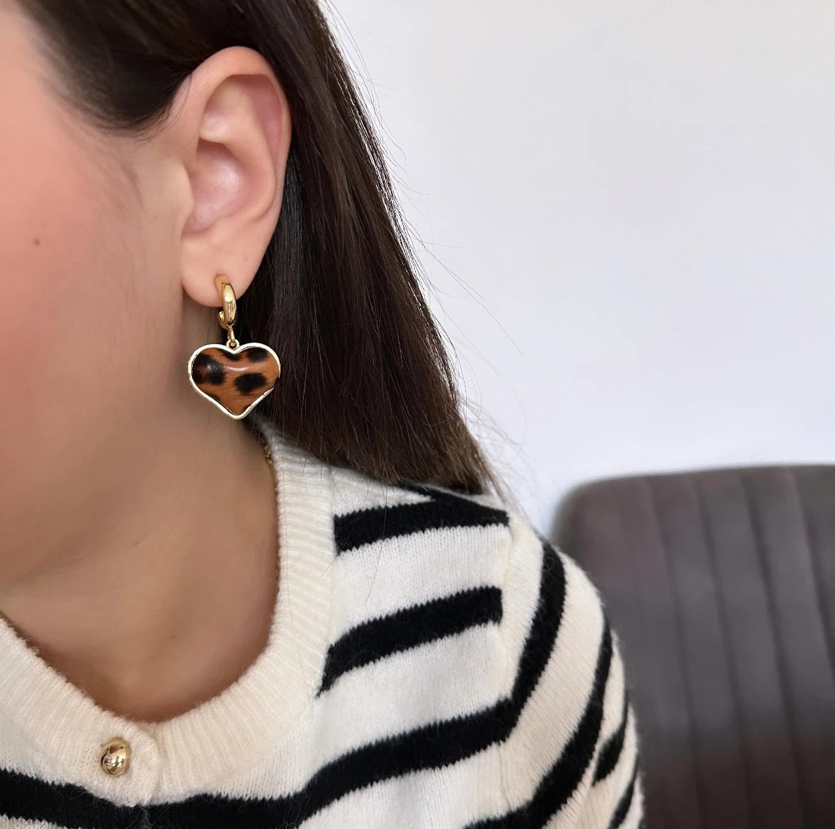 Leopar Kalp Marka Koyu Renk Küpe