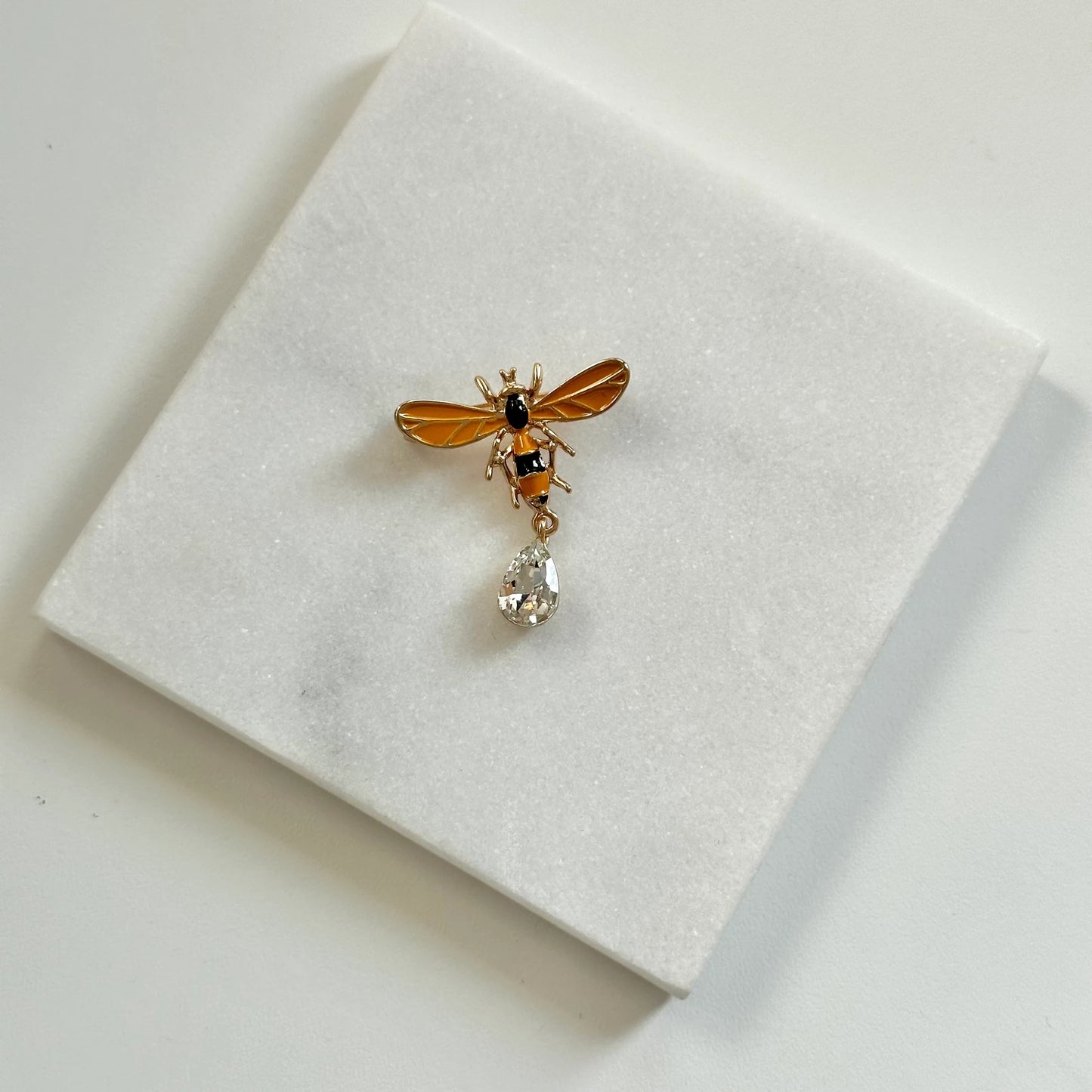 Damla Taş Arı Broş