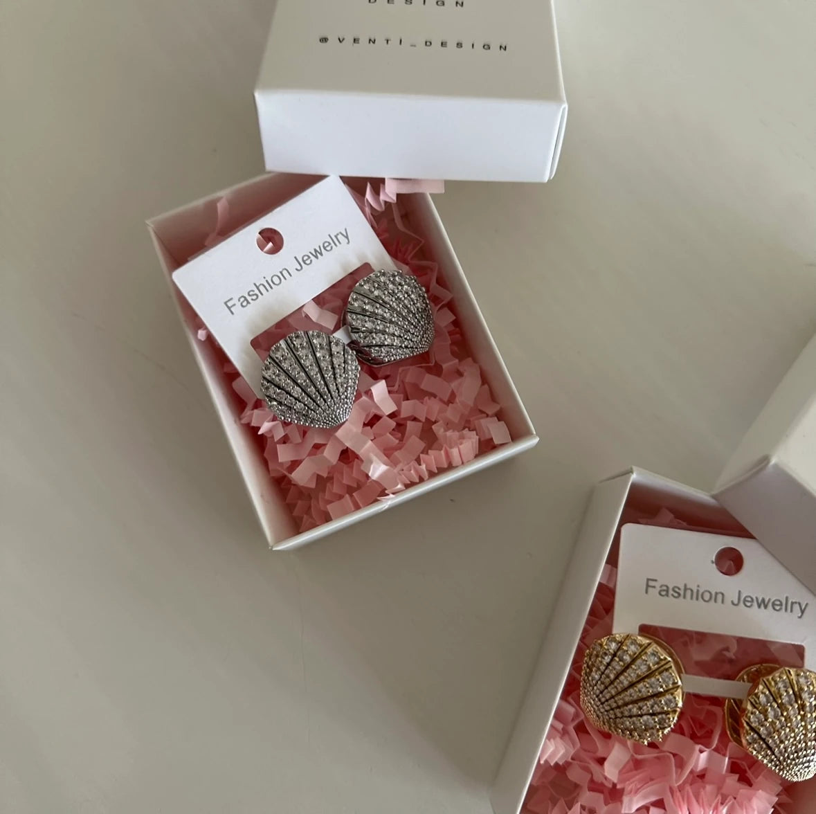 İstiridye Zirkon Taş Küpe