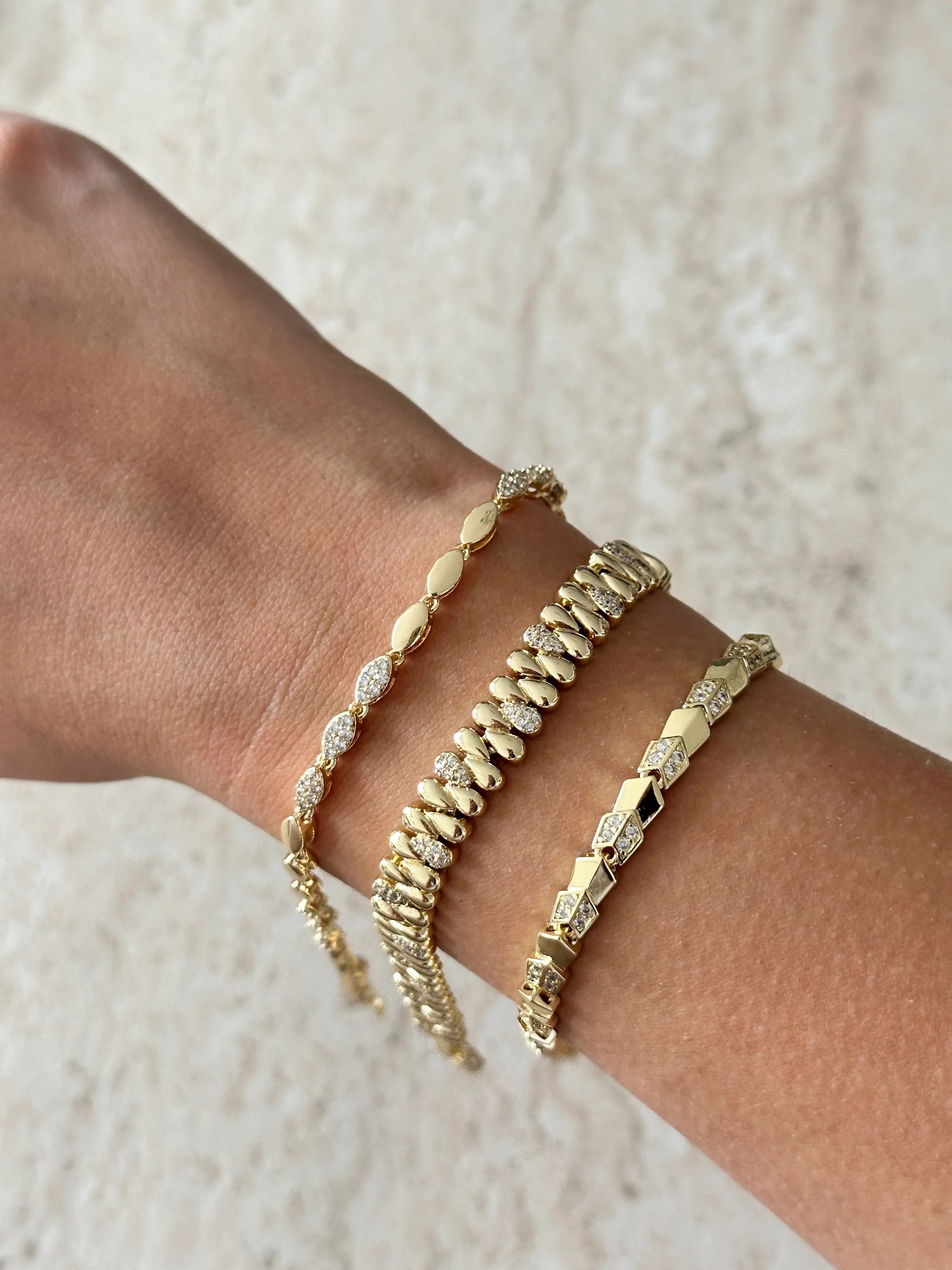 Minimal Damla Tasarım Zirkon Taş Kadın Bileklik