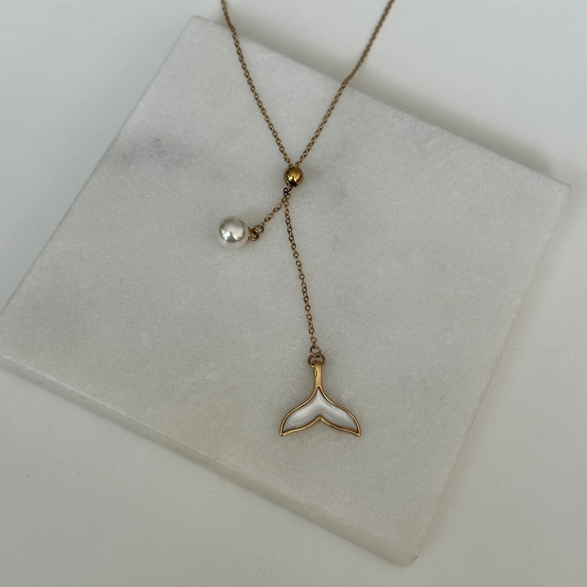 Balina Kuyruk Çelik Kadın Kolye