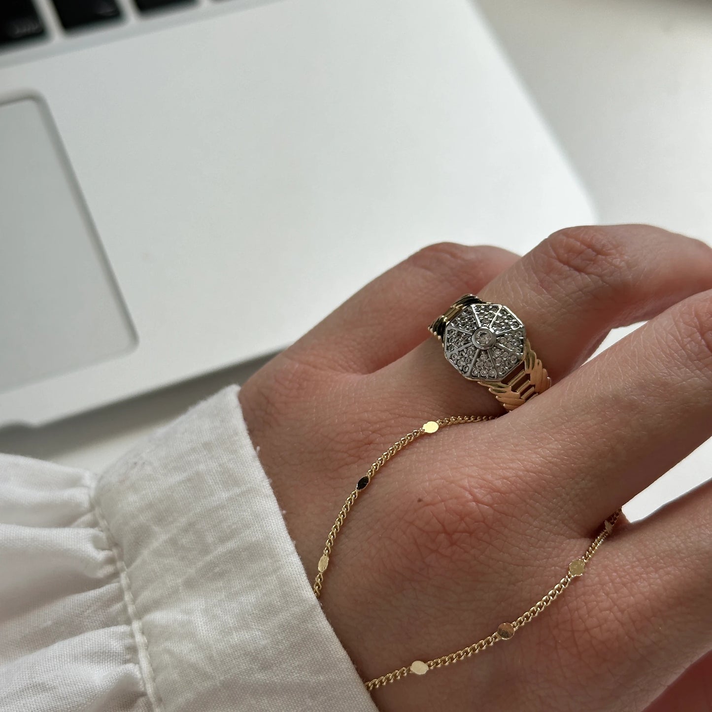 Çiçek Zirkon Taş Yüzük