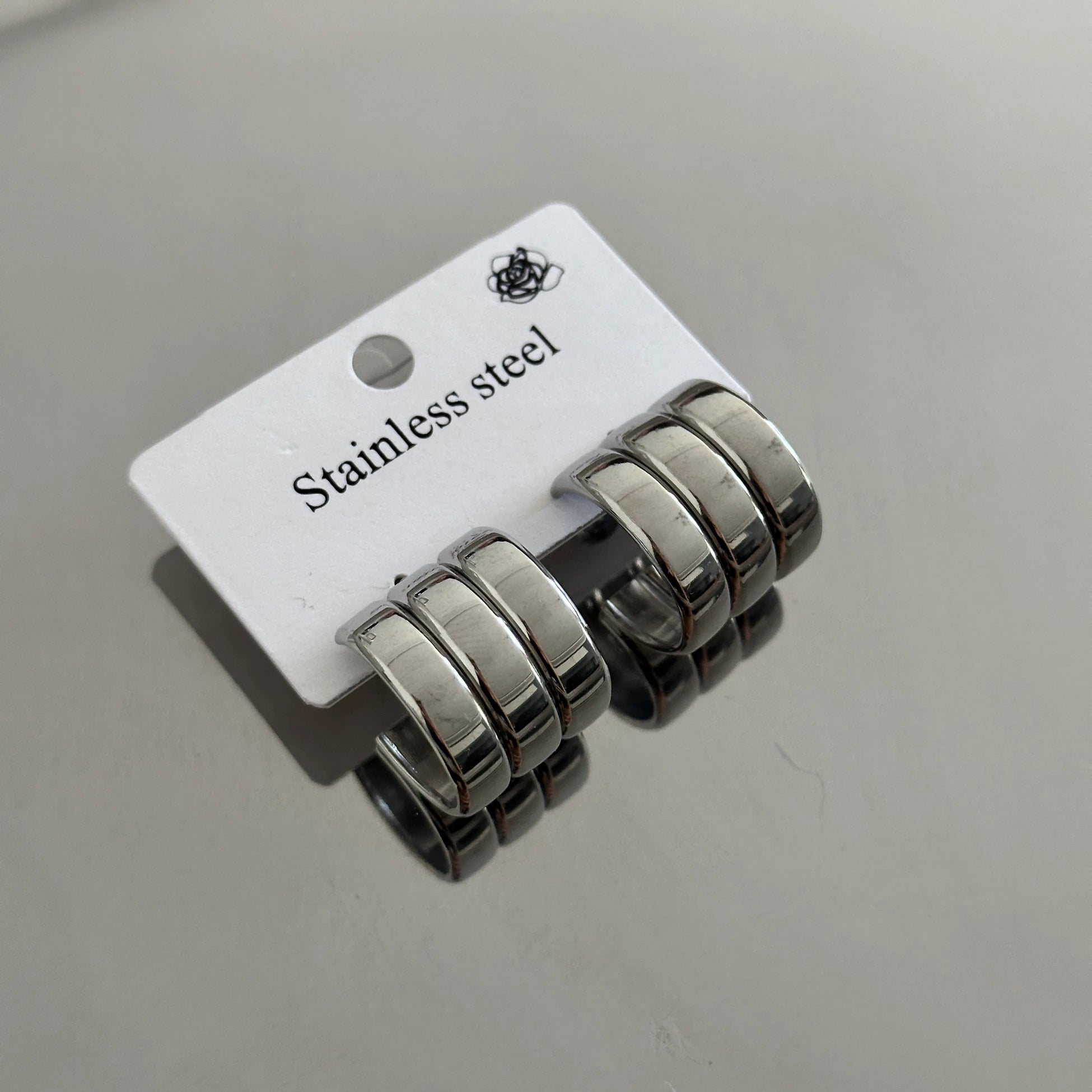 Yarım Üçlü Çelik Kadın Küpe